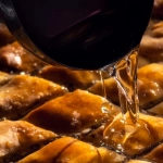 Греческие медовые сладости врата олимпа на семейном столе