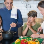 Семейная кухня против азартных развлечений домашний уют